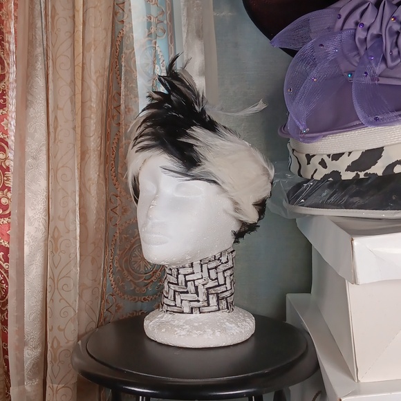 AS•HRO Black and White Feather Ring Hat - Picture 6 of 7